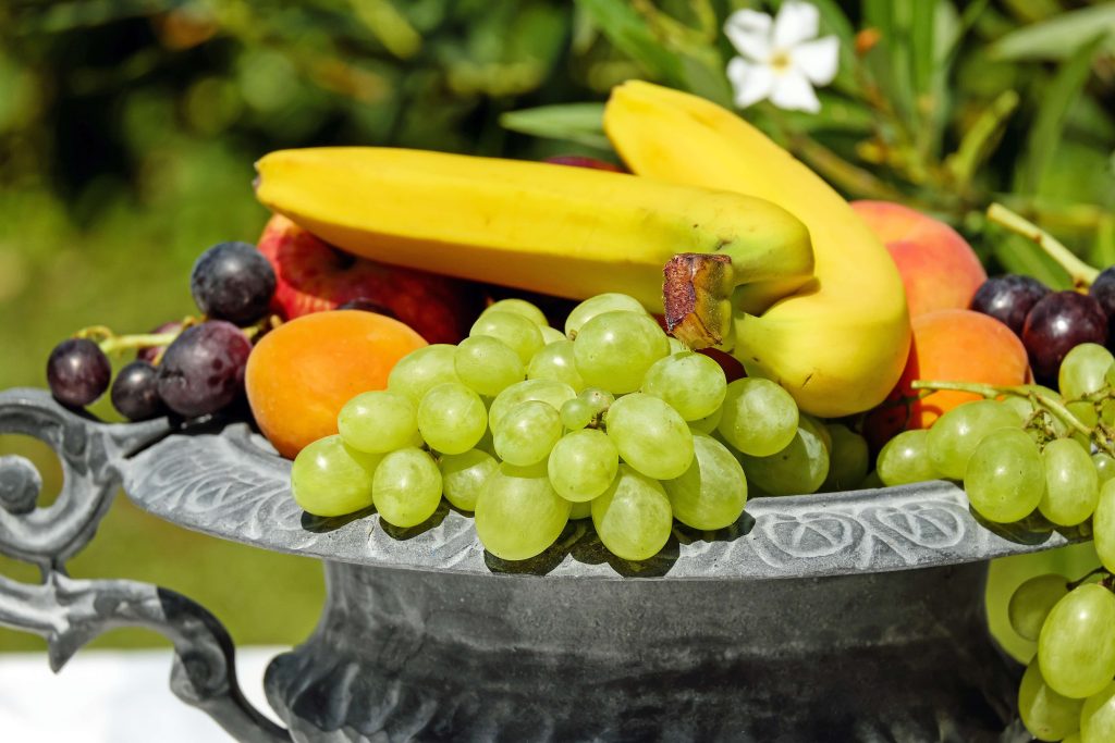 Banana and fresh fruits as healthy post-workout foods for energy and recovery